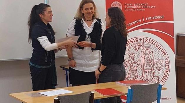 The first microcertificates at Charles University were awarded by the Institute for Language and Preparatory Studies