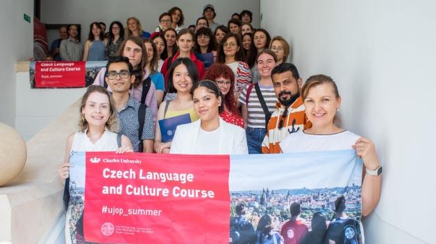 Ukrajinští studenti Univerzity Karlovy mají příležitost se zlepšit v češtině v rámci stipendia