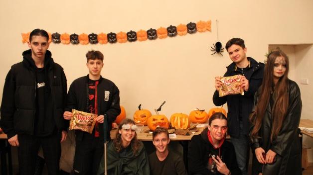 Students of ÚJOP took part in a competition for the best Halloween pumpkin 